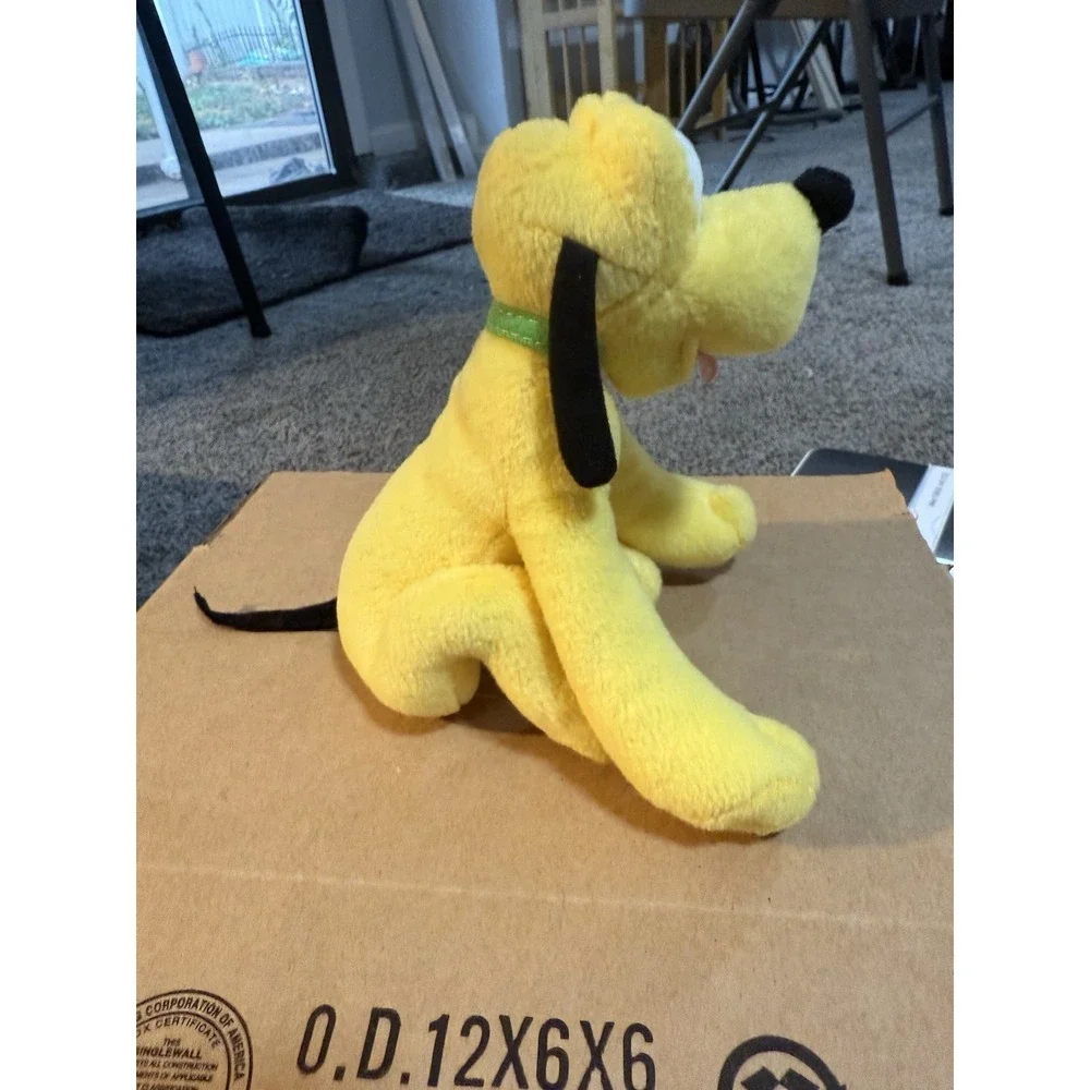 Pluto‎ Plush 7